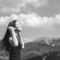 感情的な衝動に流されないための瞑想と呼吸法