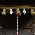 お守りや神社参拝など、日本的スピリチュアルがもたらす心の安定