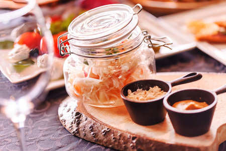 腸内環境をサポートする発酵食品の正しい摂取タイミングと習慣化のコツ